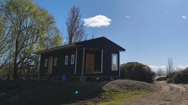 Casas de lana y madera: el modelo de la cooperativa recuperada de Chubut que ya se exporta y llegará a toda la Argentina