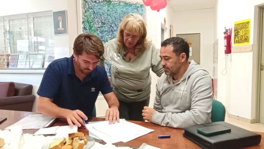 El acto fue encabezado por el jefe comunal y el secretario de Desarrollo Humano, Diego Cides. (Foto: gentileza Municipalidad de Cipolletti).