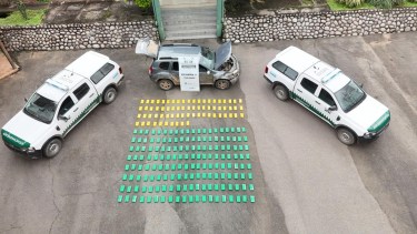 Interceptan en Tucumán a una pareja de Bolivia que llevaba 240 kilos de cocaína en una camioneta