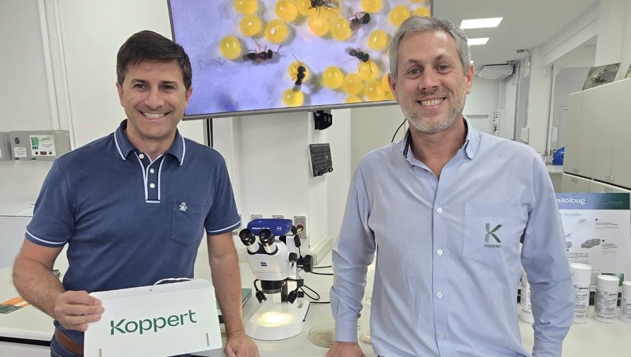 Daniel Cecive y Jorge Escalante, las caras de una alianza estratégica que apuesta al uso de micro y macroorganismos en cultivos intensivos, principalmente, en el Alto Valle. Foto: gentileza Jorge Escalante.