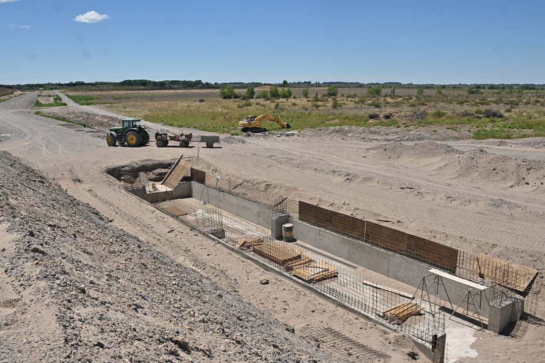 Una mayor demanda convalidará un mayor precio de la tierra en los valles del río Negro. Cerca de Conesa, localidad rionegrina, se desarrolla un proyecto para hacer alfalfa de exportación sobre más de mil hectáreas.