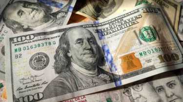 El dólar en baja y la caída de la tasa del plazo fijo en pesos acercan al Gobierno a su plan para bajar la inflación