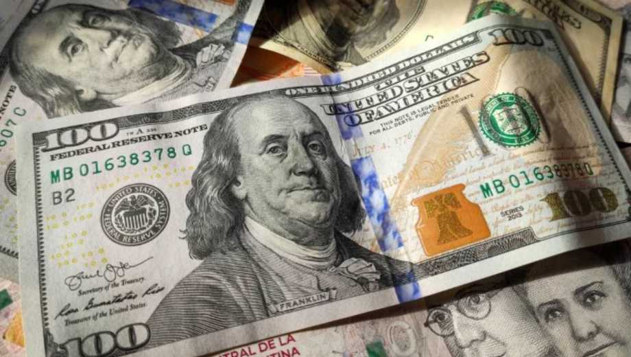 El dólar sigue en baja en Argentina. Foto: Gentileza NA: 