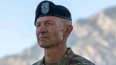 En plena guerra en Medio Oriente, Donald Trump ordenó el retiro inmediato del jefe del Ejército de Estados Unidos