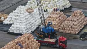 Las exportaciones de China frenaron su crecimiento en medio de la incertidumbre por la guerra y por aranceles