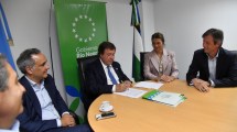 Imagen de Weretilneck firmó con Southern Energy el acuerdo que abrirá la exportación de GNL por Río Negro: cuáles serán los ingresos para la Provincia