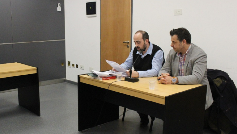 El fiscal de turno Inti Isla (a la derecha) dirigió las primeras pesquisas tras tomar conocimiento de la muerte de la bebé. (foto gentileza)