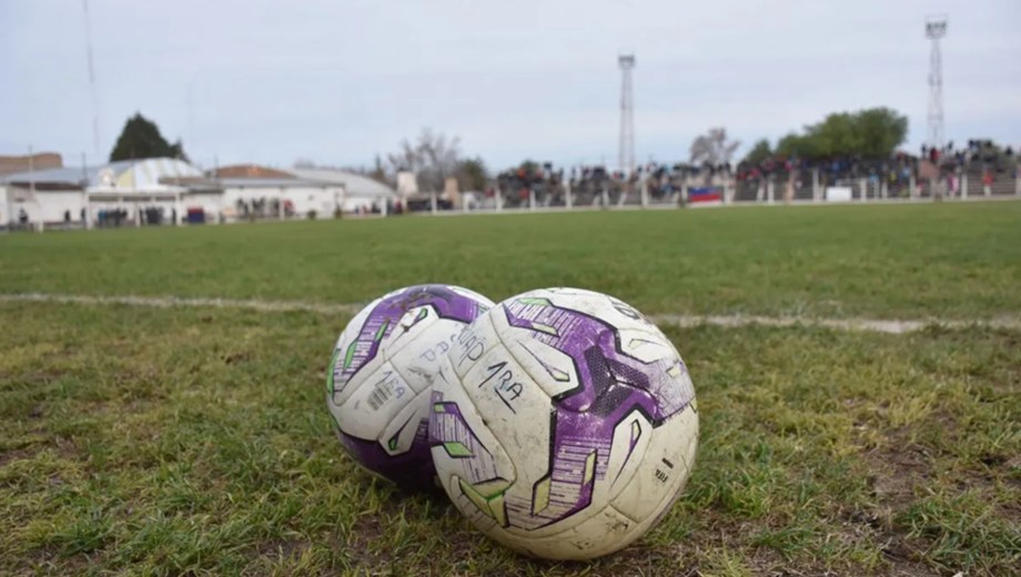 Violencia en el fútbol de Catriel: Formulan cargos a tres jugadores por agredir a árbitros en un partido