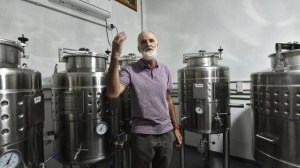 En Huincul, la familia Beckmann elabora el vino en su propia bodega y viñedo