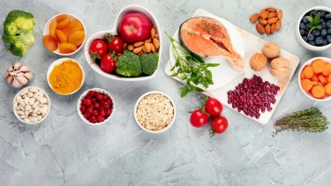 Ni dejar los carbohidratos ni hacer dietas extremas: los 6 alimentos que ayudan a bajar la grasa abdominal