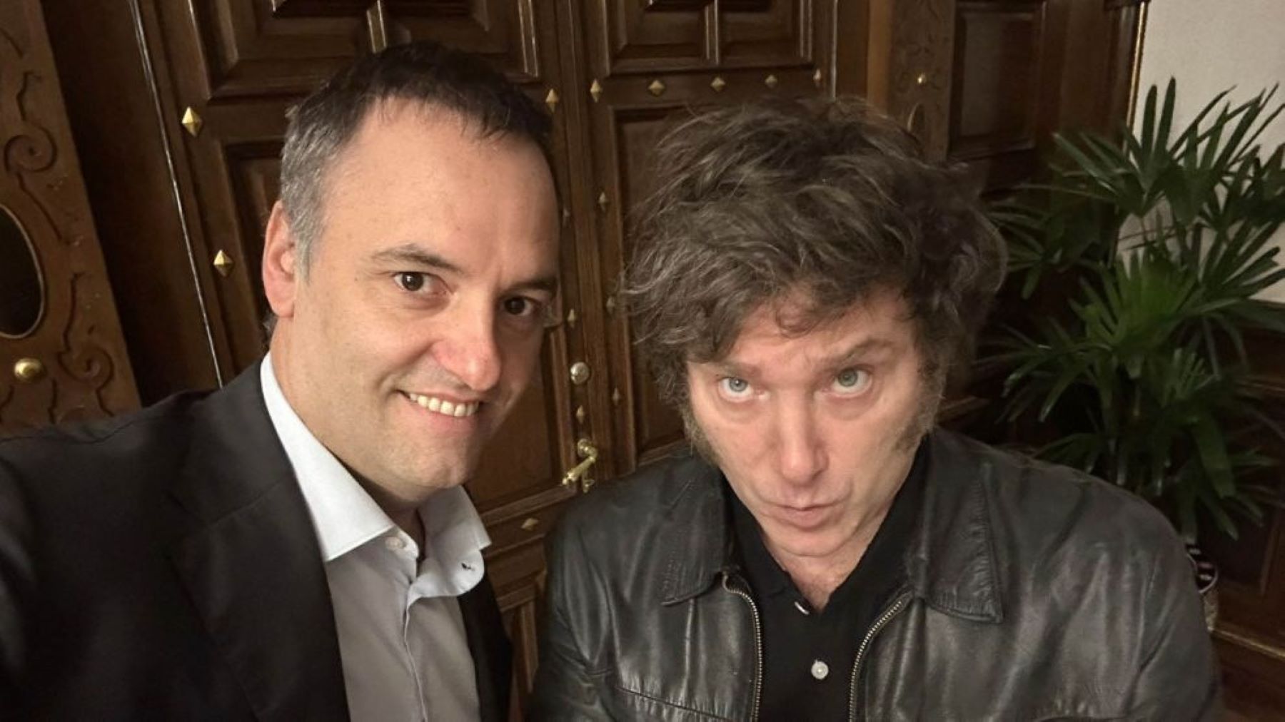 En otra fuerte señal de respaldo, Javier Milei irá con Manuel Adorni a ...