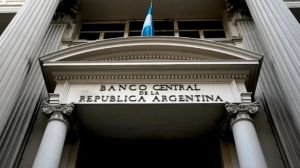 El Banco Central flexibilizó encajes para facilitar una baja de tasas y reactivar el crédito