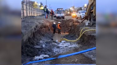 La rotura de un caño afectó el suministro de agua en al menos ocho barrios en Neuquén: cuándo se normaliza