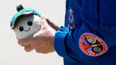 Quién es «Rise», el quinto pasajero de Artemis II que viaja hoy a la Luna junto a los astronautas
