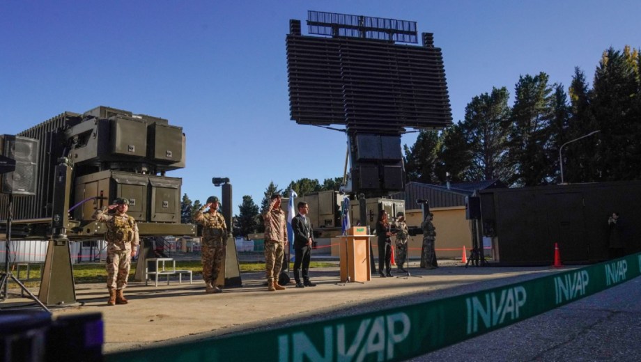 Radares móviles de vigilancia aérea desarrollados por INVAP.