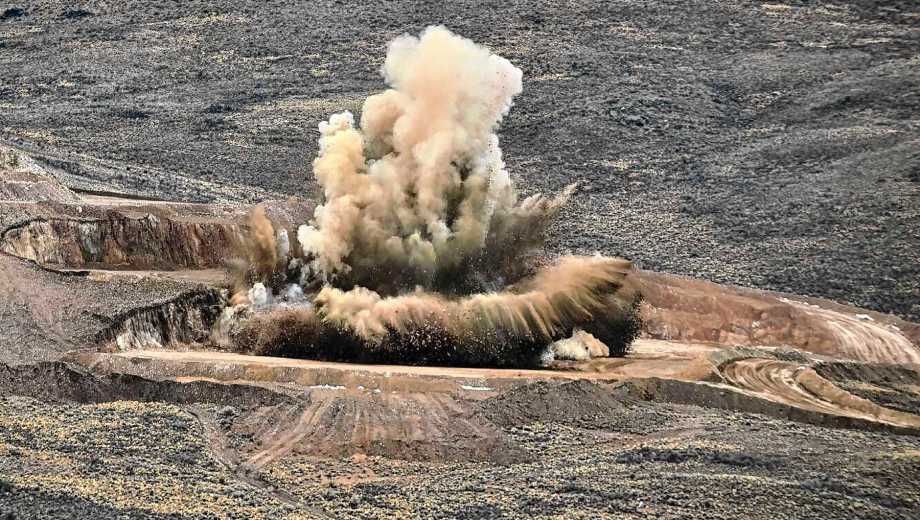 La explosión controlada fue celebrada como un hito en la mina Calcatreu. Foto: Chino Leiva
