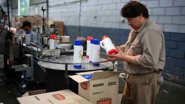 Las grandes empresas apagan las máquinas para importar, pero no resignan rentabilidad