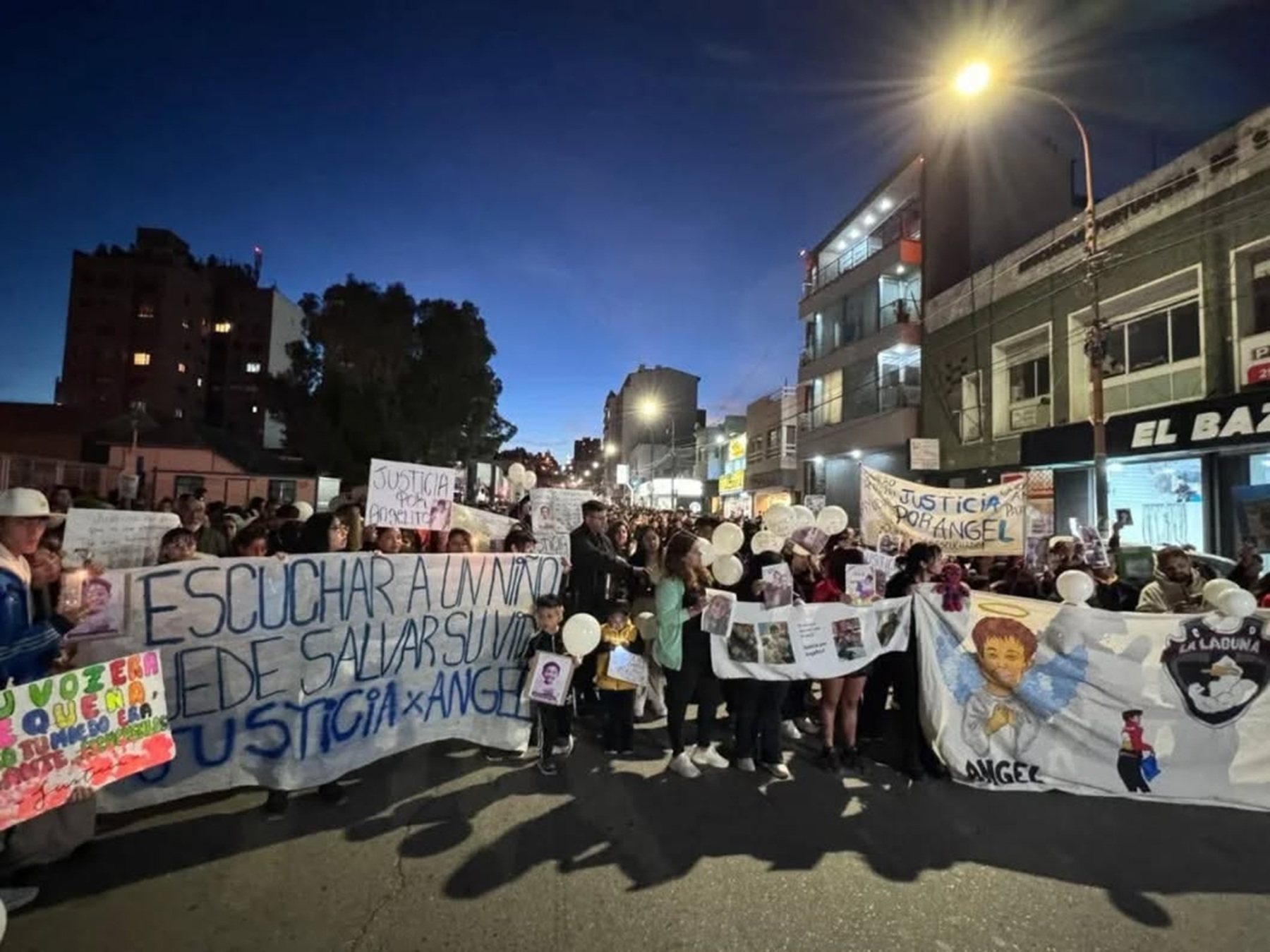 Multitudinaria marcha en Comodoro Rivadavia para pedir justicia por la  muerte Ángel - Diario Río Negro