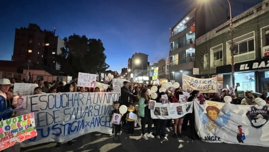 Multitudinaria marcha para pedir justicia por la muerte de Ángel López. Gentileza.