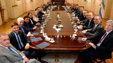 El Gobierno oficializó anticipos financieros por $400.000 millones para doce provincias