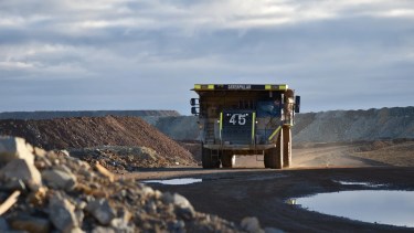 Mineras de Santa Cruz respaldan la política del gobierno provincial para fortalecer la promoción del empleo local