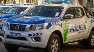 Ingresó a la casa de su expareja desde el techo para amezanarla con un arma en Cipolletti