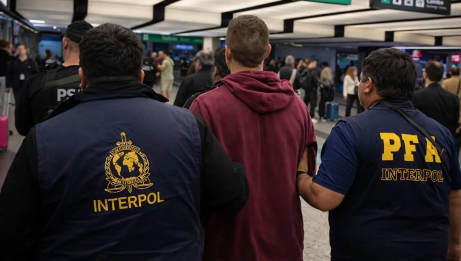 El operativo de traslado internacional se realizó en la terminal aérea internacional de Buenos Aires.
