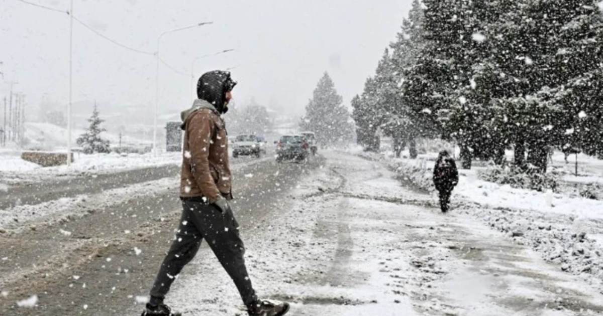 Alerta meteorológica en Neuquén y Río Negro: frente polar traerá nieve y fuertes vientos