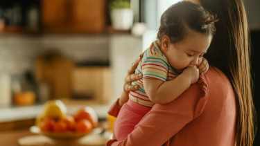 Guía salarial para niñeras en abril 2026: sueldos y próximos cambios en la paritaria