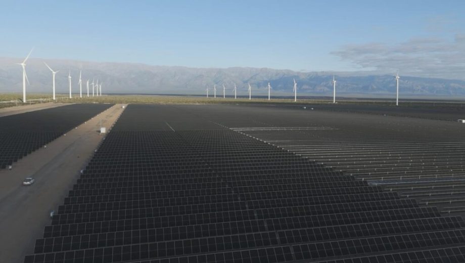 El nuevo parque solar se integrará al sistema eólico existente para ampliar la producción de energía renovable. 