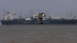 Irán respondió a Donald Trump que el estrecho de Ormuz seguirá cerrado y comunicó de un nuevo ataque a petrolero