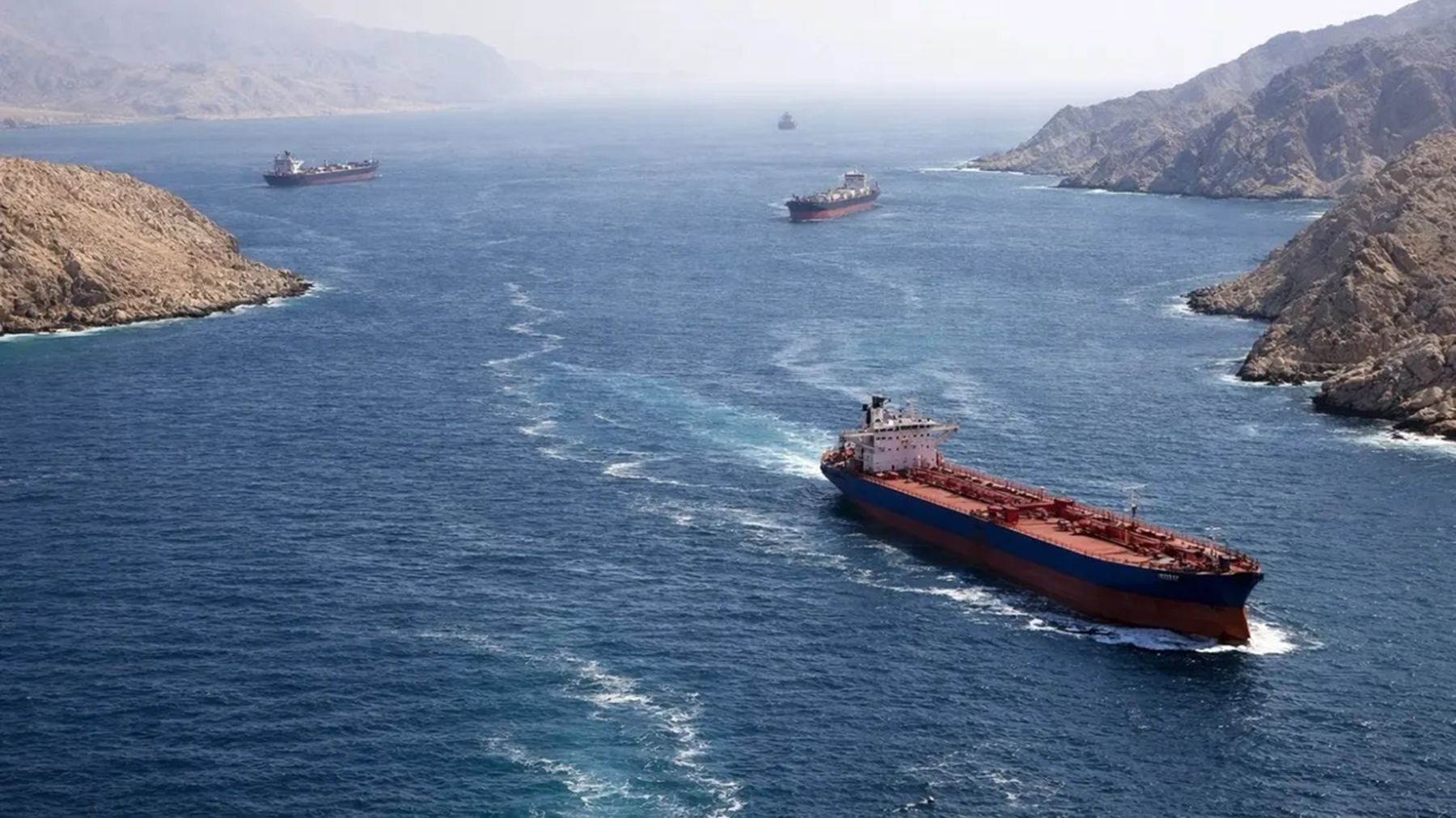 Ataque con drones a barcos petroleros de Emiratos en el estrecho de Ormuz