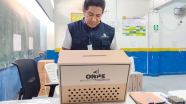 Entre 35 candidatos, Perú elige nuevo presidente y  parlamentarios este domingo