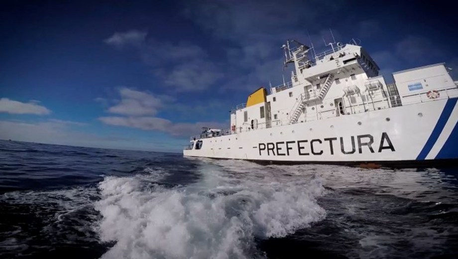 La Prefectura cumple funciones como autoridad marítima en mares, ríos, lagos y puertos.