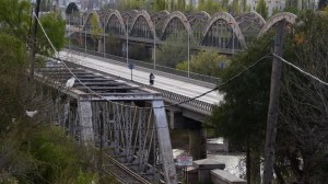 Es de Neuquén, lo condenaron por un robo en los puentes carreteros y no podrá entrar a Cipolletti