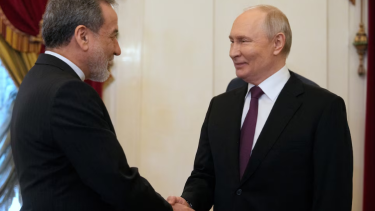 Vladimir Putin destacó la «valentía» de Irán en la guerra y aseguró hacer «todo lo posible» para que llegue la paz