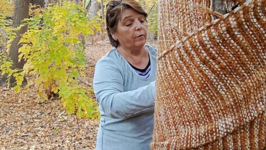 Lana, agujas y un gesto de protección al bosque. Foto: Guardianes del Río. 