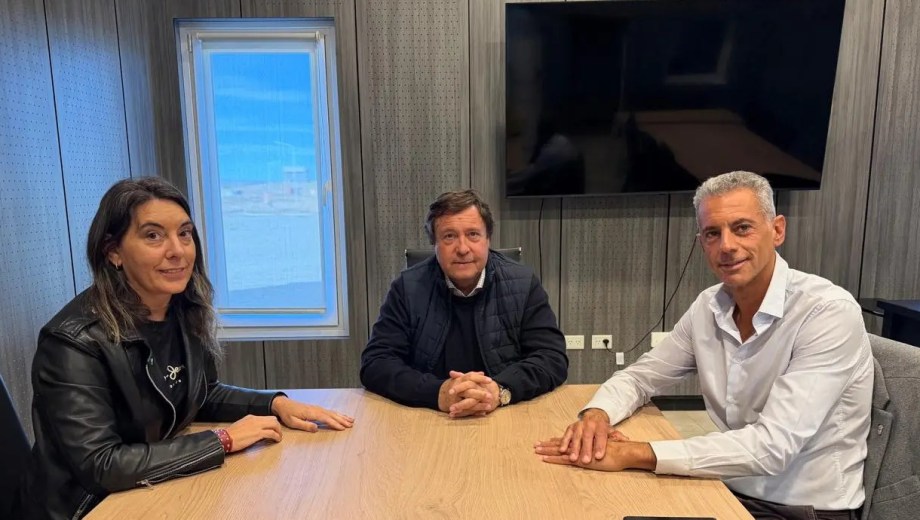 La nueva secretaria de Turismo, María Sol Canalda, fue anunciada tras reunirse con el gobernador Weretilneck y el ministro Banacloy. Foto: Gentileza