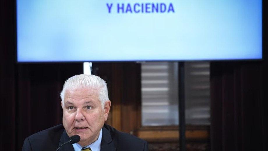 El presidente de la comisión de Presupuesto y Hacienda de la Cámara alta, Agustín Monteverde. Foto: Gentileza Senado. 