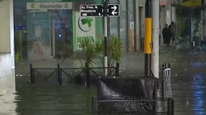 Por el temporal de lluvia en el AMBA, hay calles inundadas y más de 11 mil usuarios sin luz: hay alerta este miércoles