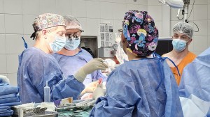 Salvaron a una niña gracias a una cirugía inédita en Neuquén: tenía un tumor en el cerebro