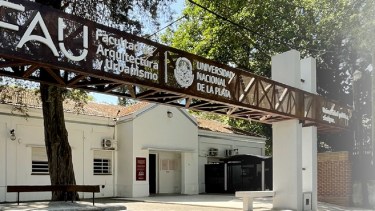 Conmoción en la UNLP: hallan a una bebé muerta en la Facultad de Arquitectura y detienen a una mujer