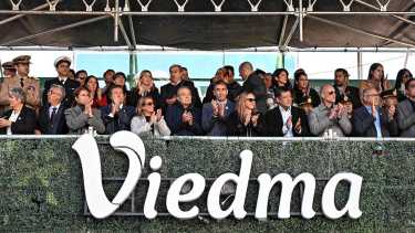 En fotos, el desfile por un nuevo aniversario de Viedma