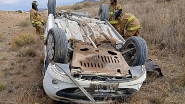 Vuelco en Ruta 23: una mujer y dos menores resultaron heridos cerca de Bariloche
