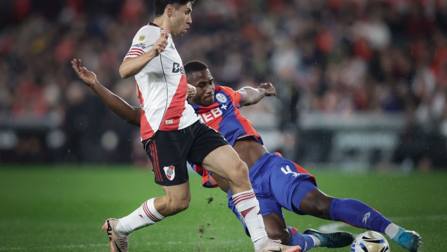 Gonzalo Montiel y Jhohan Romaña serán titulares en River y San Lorenzo, respectivamente.
(Foto: Archivo - FOTOBAIRES)
