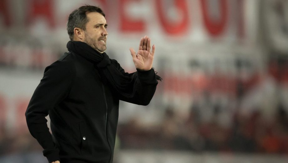 Eduardo Coudet apostó por un once alternativo para recibir a Bragantino, con la mira puesta en Belgrano. (Foto: Archivo - FOTOBAIRES)


Foto: FOTOBAIRES



Semifinal Torneo Apertura. Liga Profesional