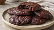 Imagen de Las cookies de chocolate sin harina que son furor: se hacen con solo 5 ingredientes