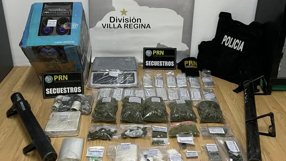 Los operativos incluyeron un importante despliegue de grupos especiales, canes y personal antinarcóticos en distintos sectores de la ciudad.
