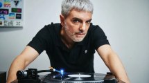 Imagen de El laboratorio del pop: así es la casa de Ale Sergi, un refugio de diseño con 3.000 vinilos y búnker de alta tecnología
