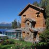 Imagen de Así es la casa en Villa La Angostura con vista al Nahuel Huapi donde descansan Mica Viciconte y Fabián Cubero